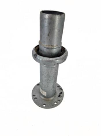 Das Anschlussstück für SR101-SR202 ist eine Metallrohrverschraubung mit einem geflanschten Boden und einem etwas breiteren, erhöhten Kragen in der Nähe des oberen Endes, dargestellt auf weißem Hintergrund.